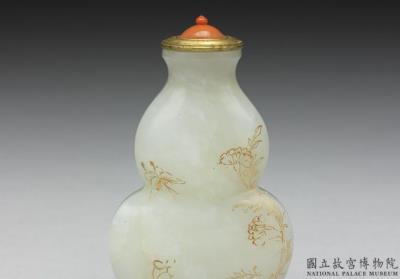 图片[2]-Jade gourd-shaped snuff bottle with a flower-and-butterfly design in gold tracing, Qing dynasty, 18th century-China Archive